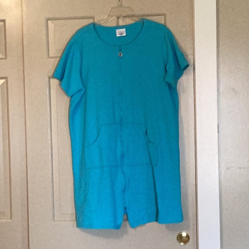 Beautiful never worn bathrobe Size L